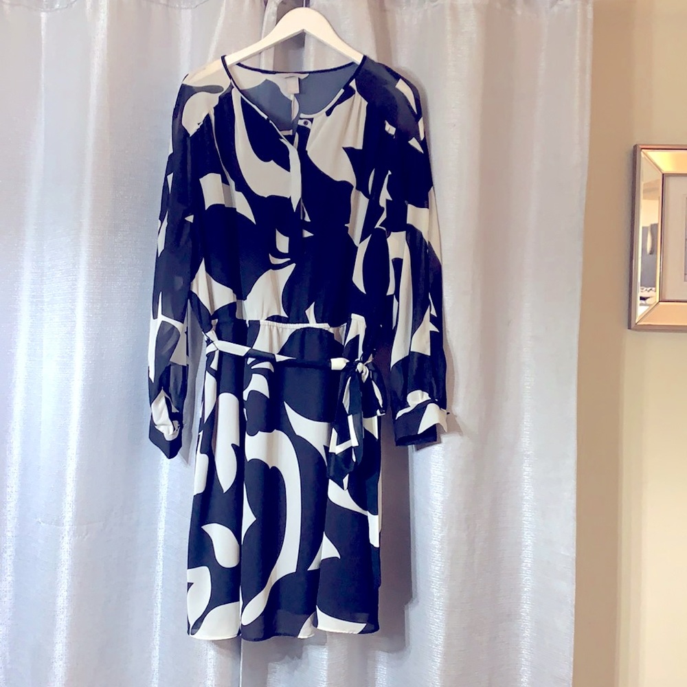 H&M Black and White floral print, drop waist dress with removable tie
